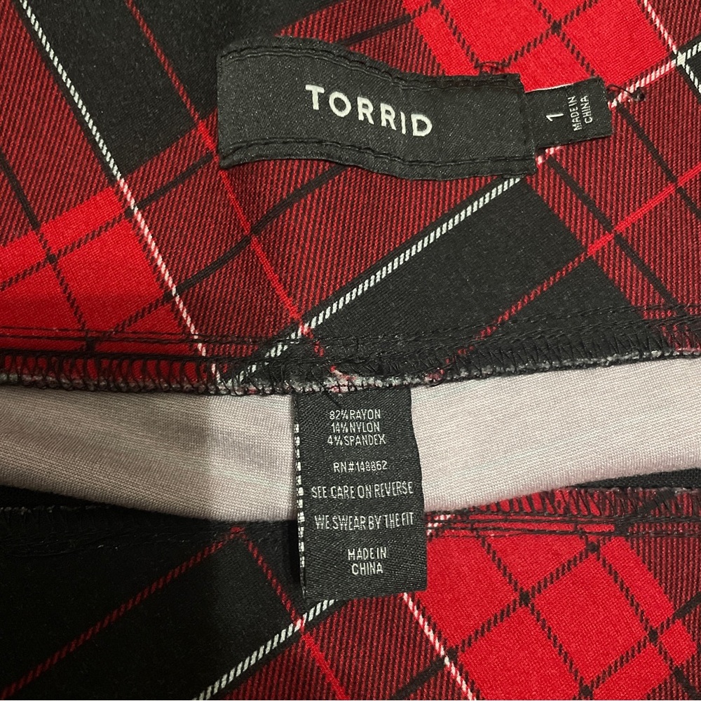 Torrid Cropped Slim Fix Pixie Pant - Plaid All-Nighter Ponte Black Red 1X XL - Picture 6 of 8
